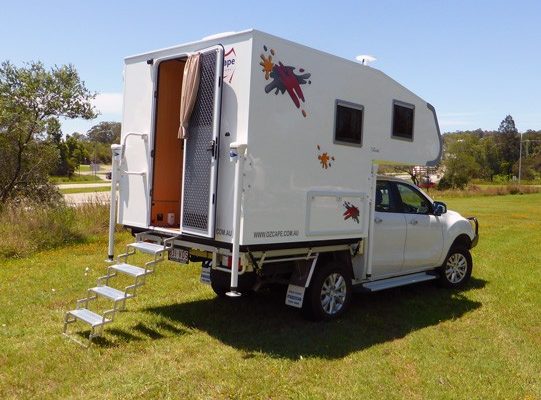 Ozcape Slide-On camper for dual cab, Shorta entry steps