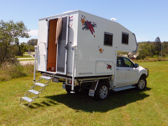 Ozcape Slide-On camper for dual cab, Shorta entry steps